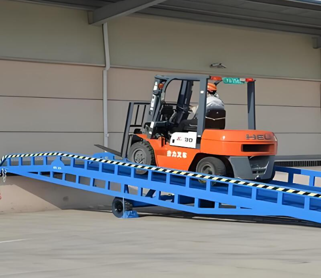 南岗移动式卸货平台（叉车用）